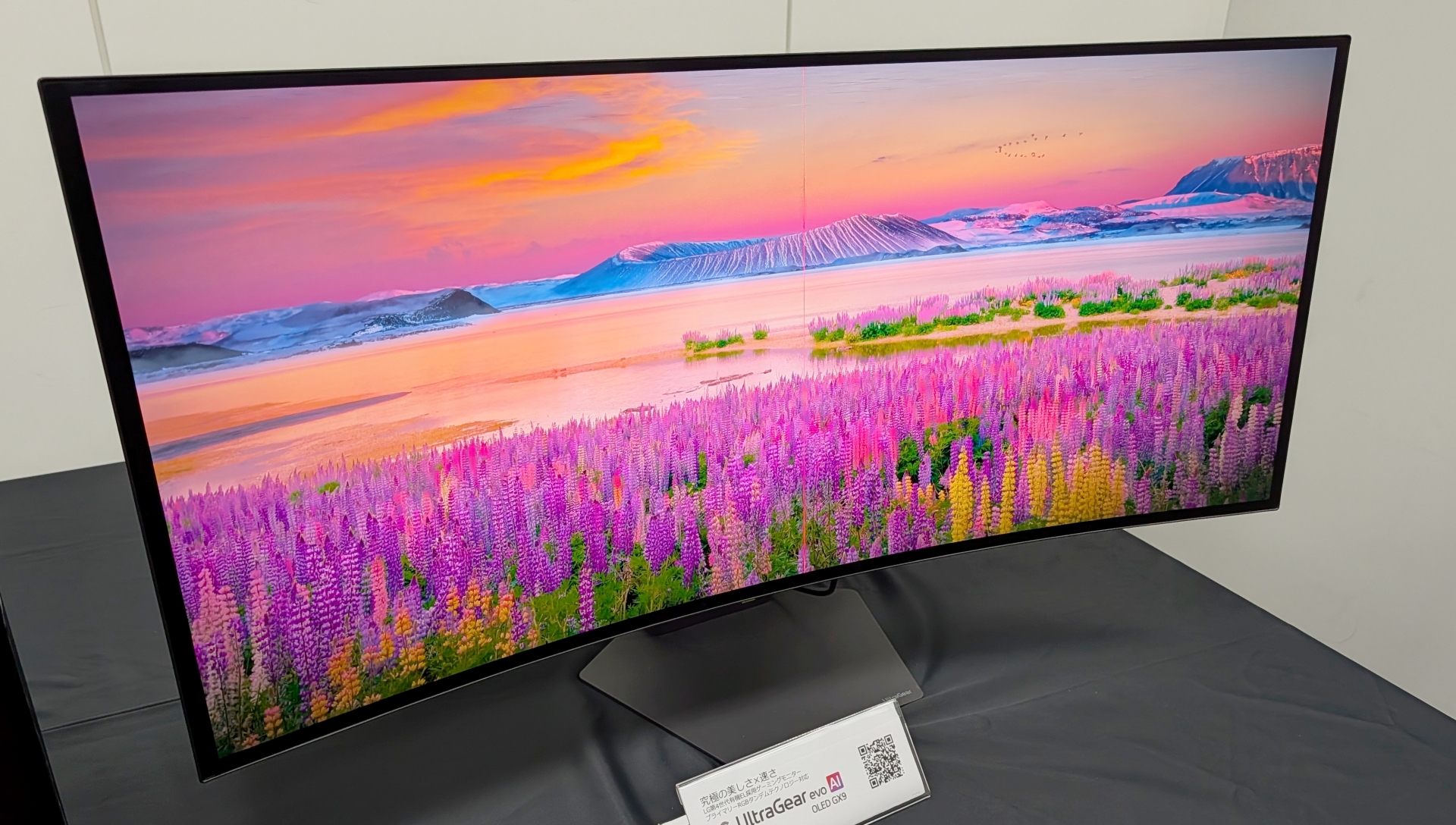 LG UltraGear モニター 本体 LG UltraGear™ OLEDゲーミングモニター、世界初（※1）のDisplayHDR 1.2