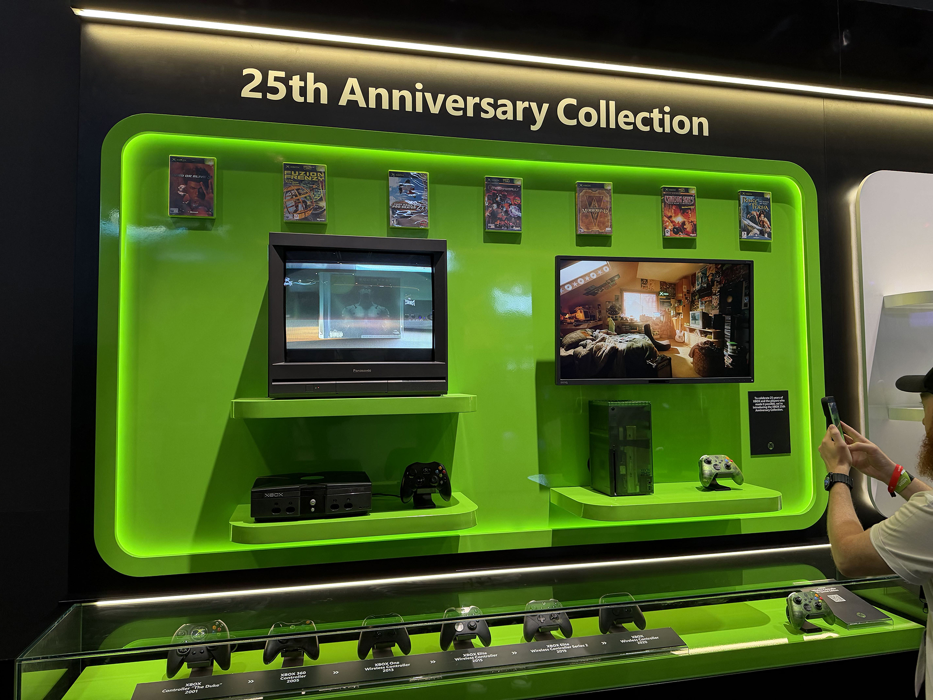 EASY  -60 ＋専用カバー Xbox 25周年記念コレクション」をブースで展示。Razerコラボのマウスや