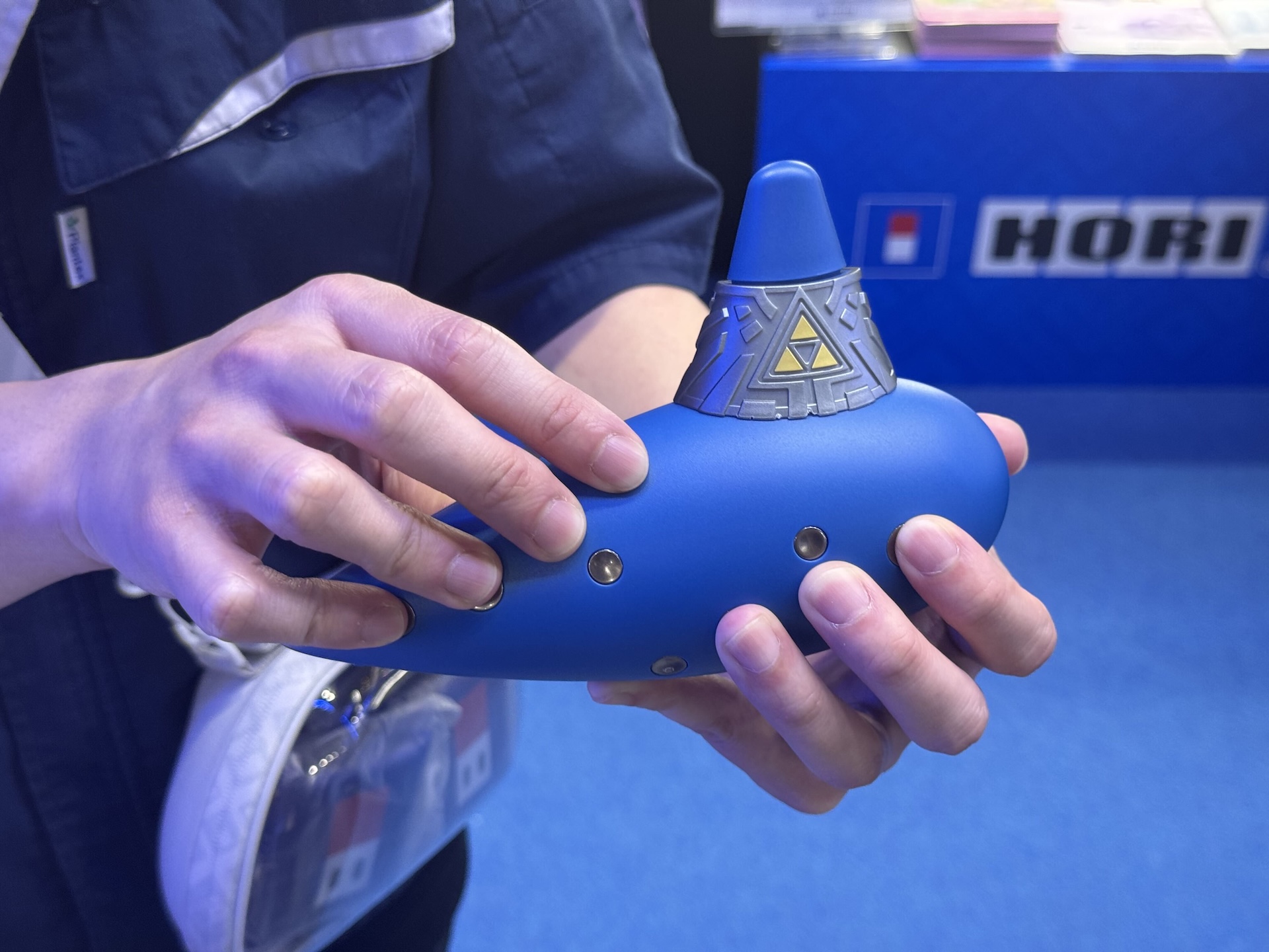 ゼルダ「エレクトリック 時のオカリナ」の実物がHORIブースにて展示