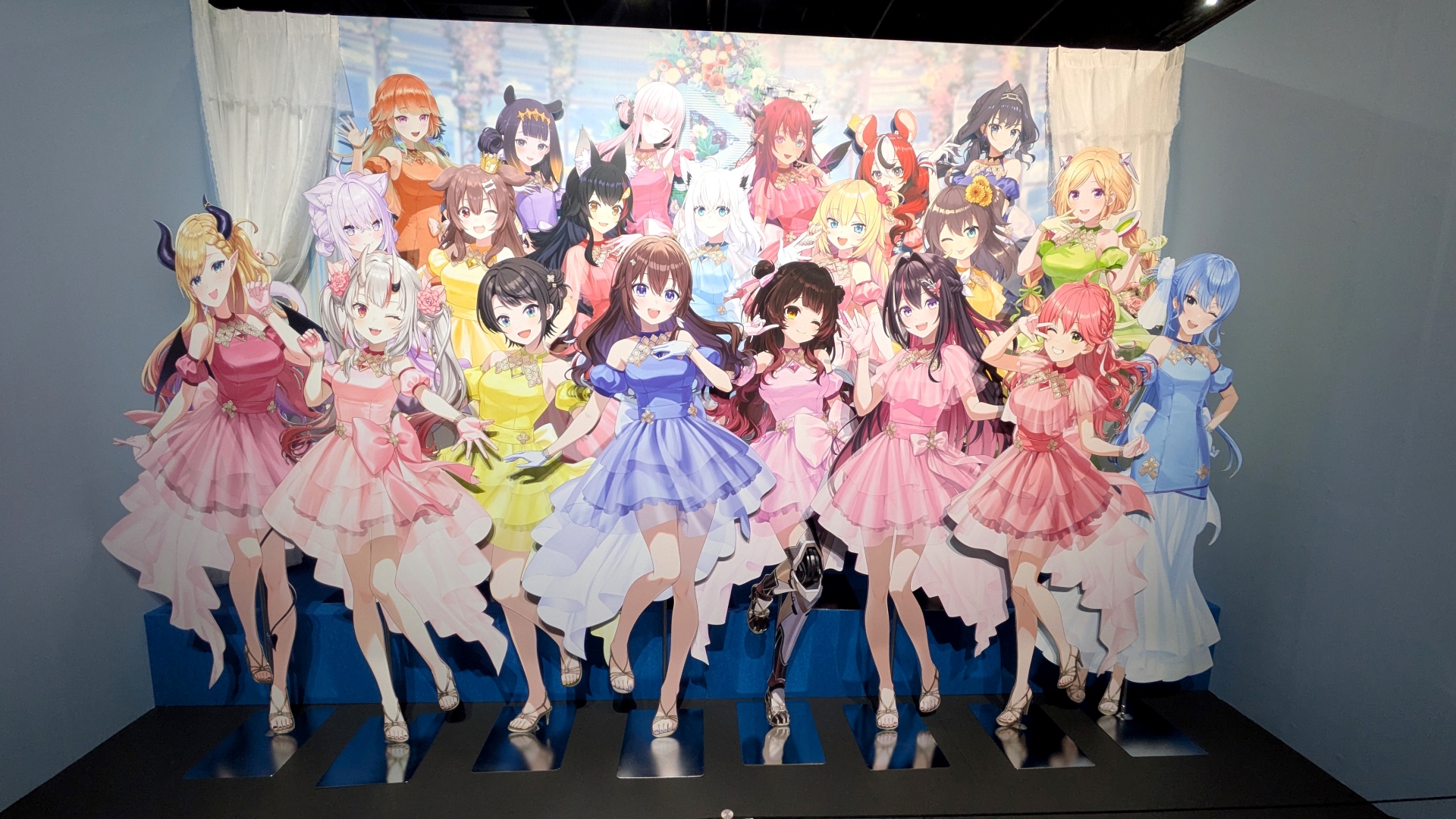 ホロメンたちをより深く知る全国巡回展「hololive Grand Reception ~感謝を込めた招待状~」東京会場内覧レポ”目の前でサインをもらえる”サインシミュで多幸感に包まれるべし